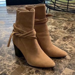 Preloved Banana Republic booties